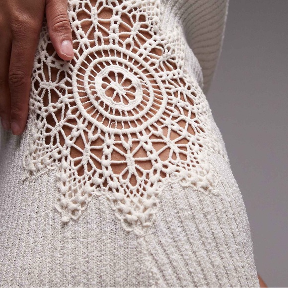 Elegant White Strapless Dress - Picture 3 of 4